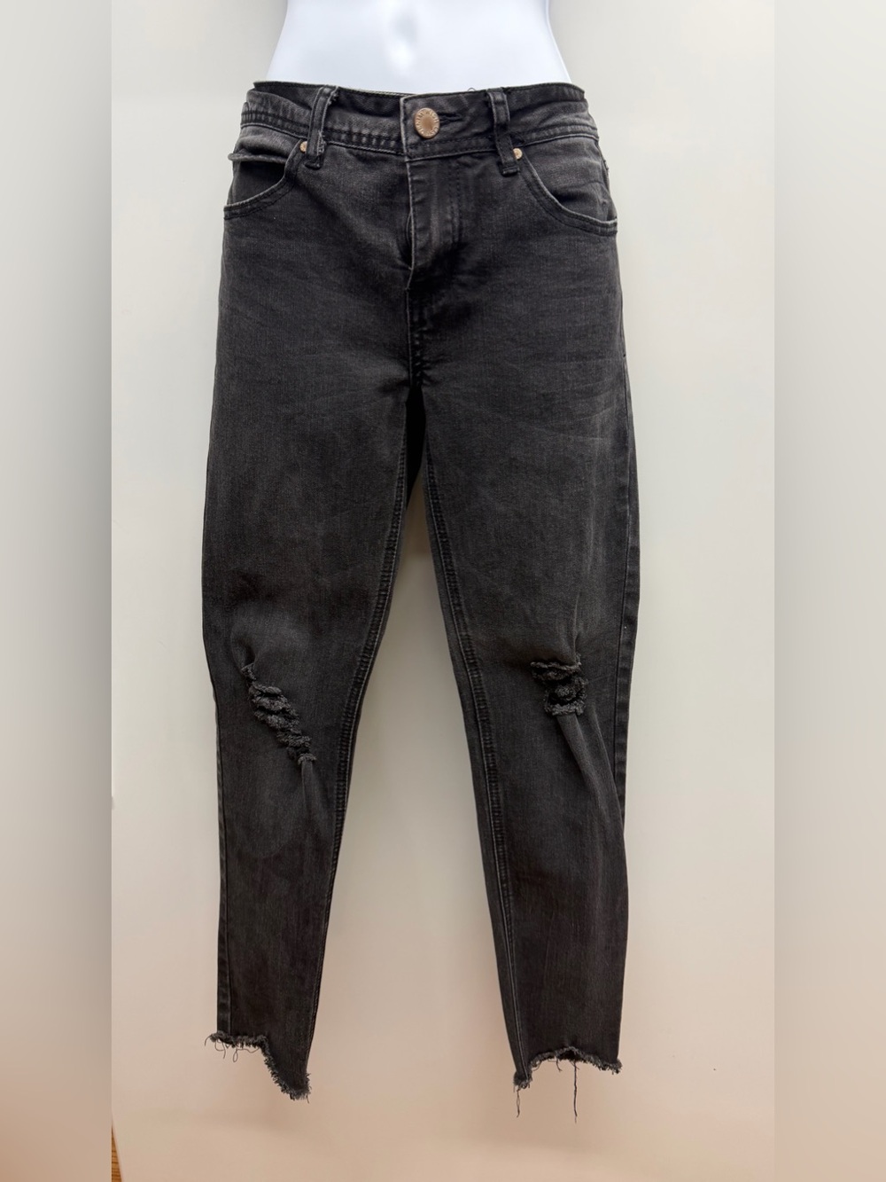 Women's Black Distressed Skinny Jeans